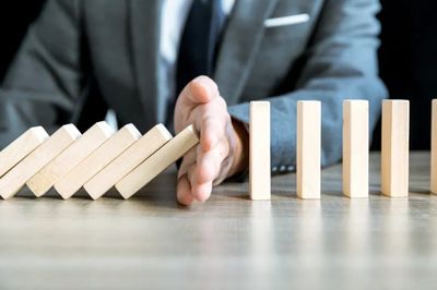 资本风云 方正证券利润增长靠炒股，遭外资与信达累计减持数十亿元